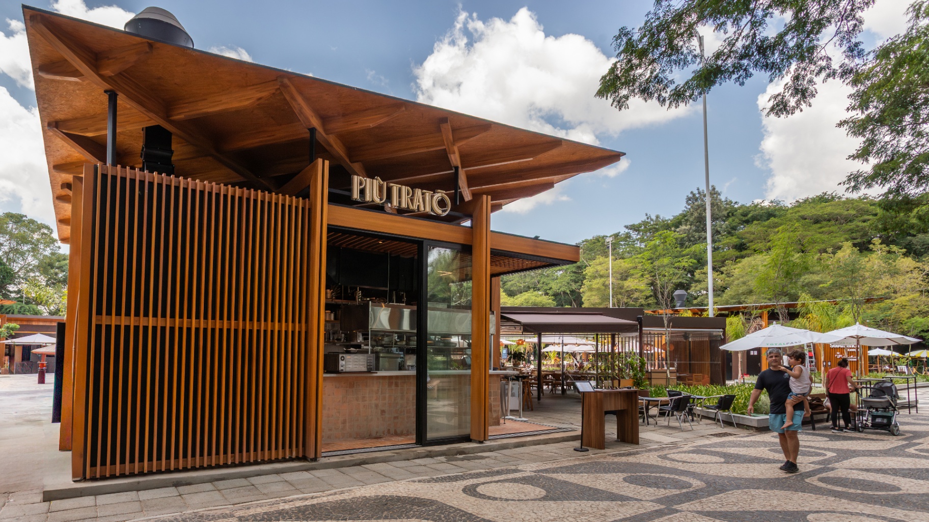 Quiosque Piú Trato em madeira na Orla TotalPass